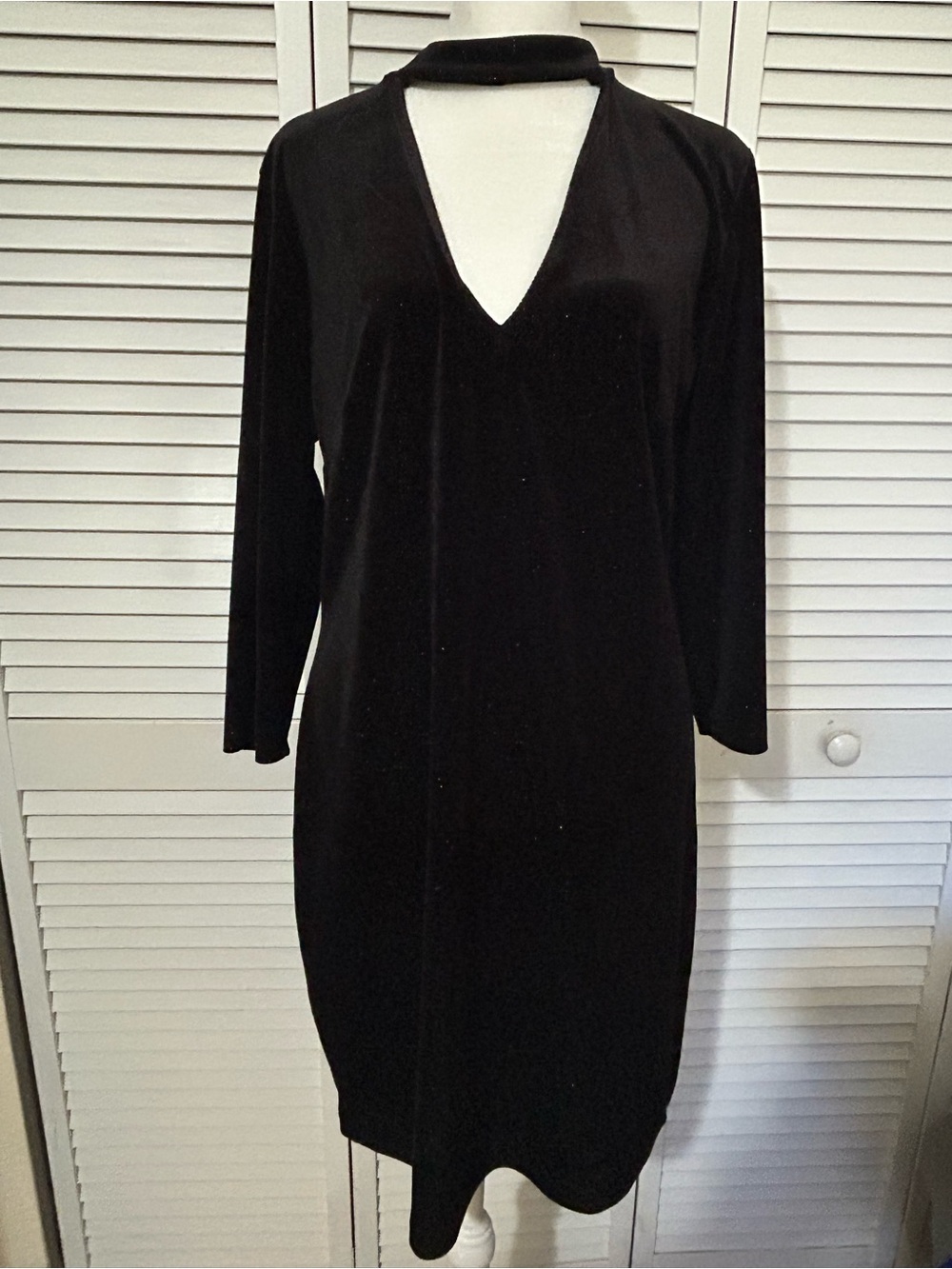 Forever 21 Black Velvet V-Neck Long Sleeve Dress with Choker